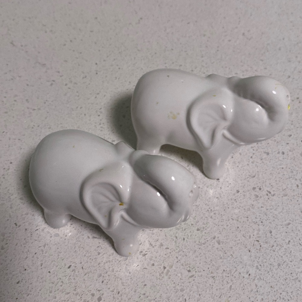 Elephant Salt & Pepper Shakers